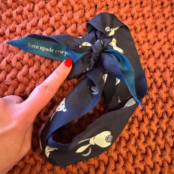 Kate Spade Navy Floral Scarf Twilly new w/out tags. Bunnies! One of a kind!!! - Picture 4 of 5